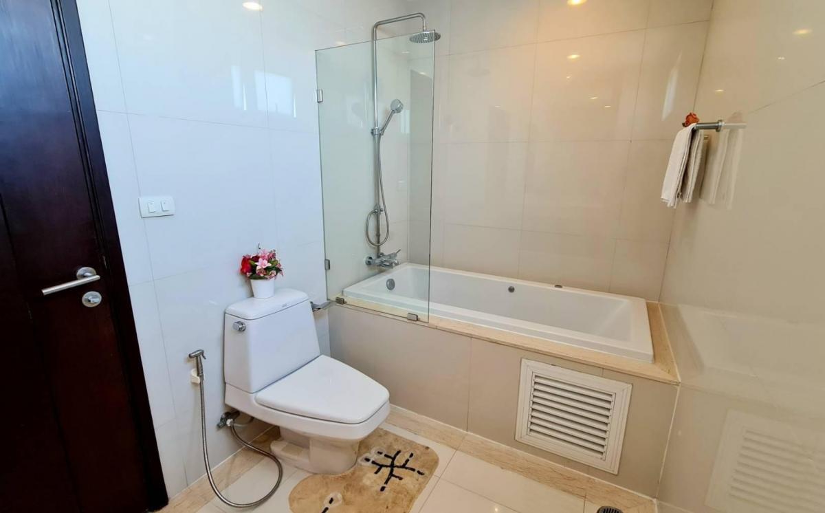 For RentCondoSukhumvit, Asoke, Thonglor : 🏢 For Rent 2 beds : Spacious Condo in Sukhumvit 39✨ High-rise condo, fully furnished, ready to move in!