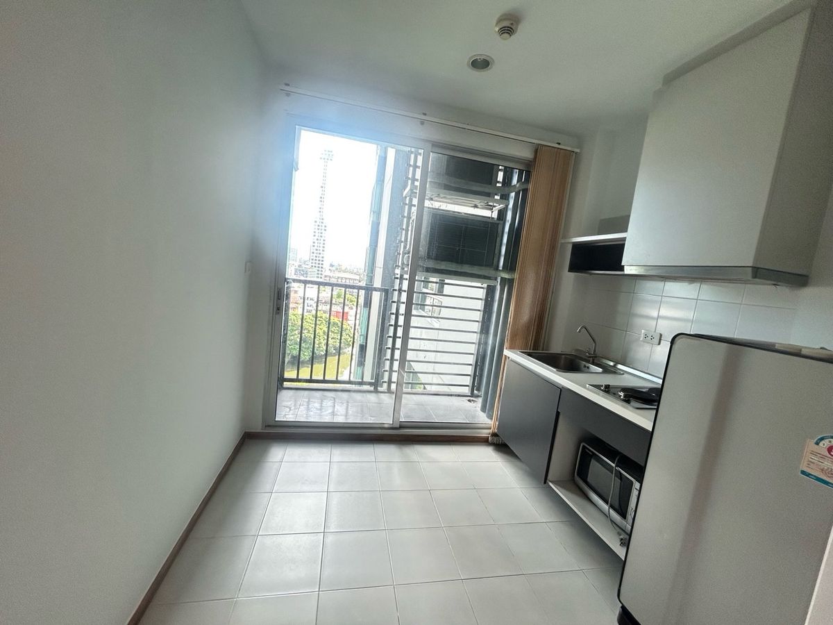 ขายคอนโดอ่อนนุช อุดมสุข : ขาย The base sukhumvit 77 ห้องวิวสระ พร้อมเข้าอยู่ค่ะ