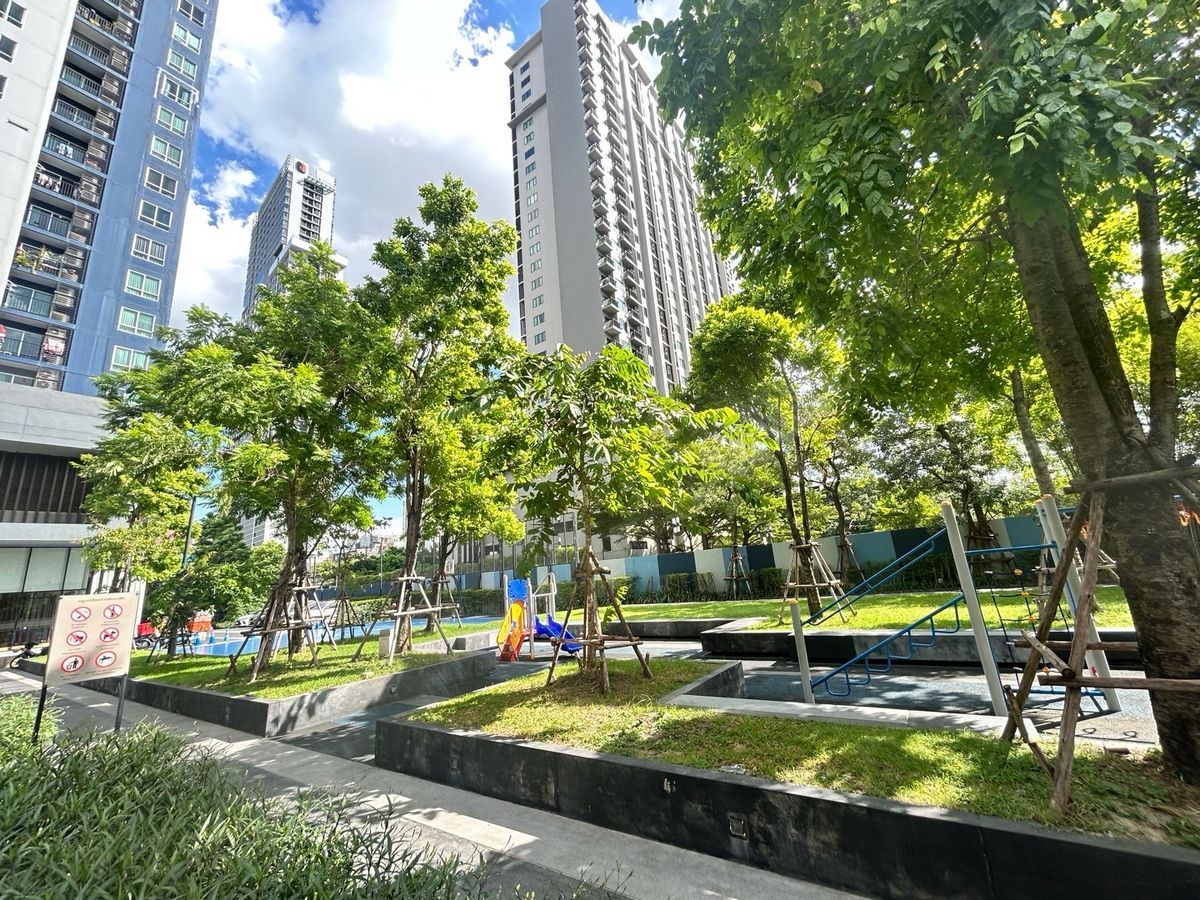 ขายคอนโดอ่อนนุช อุดมสุข : ขาย The base sukhumvit 77 ห้องวิวสระ พร้อมเข้าอยู่ค่ะ