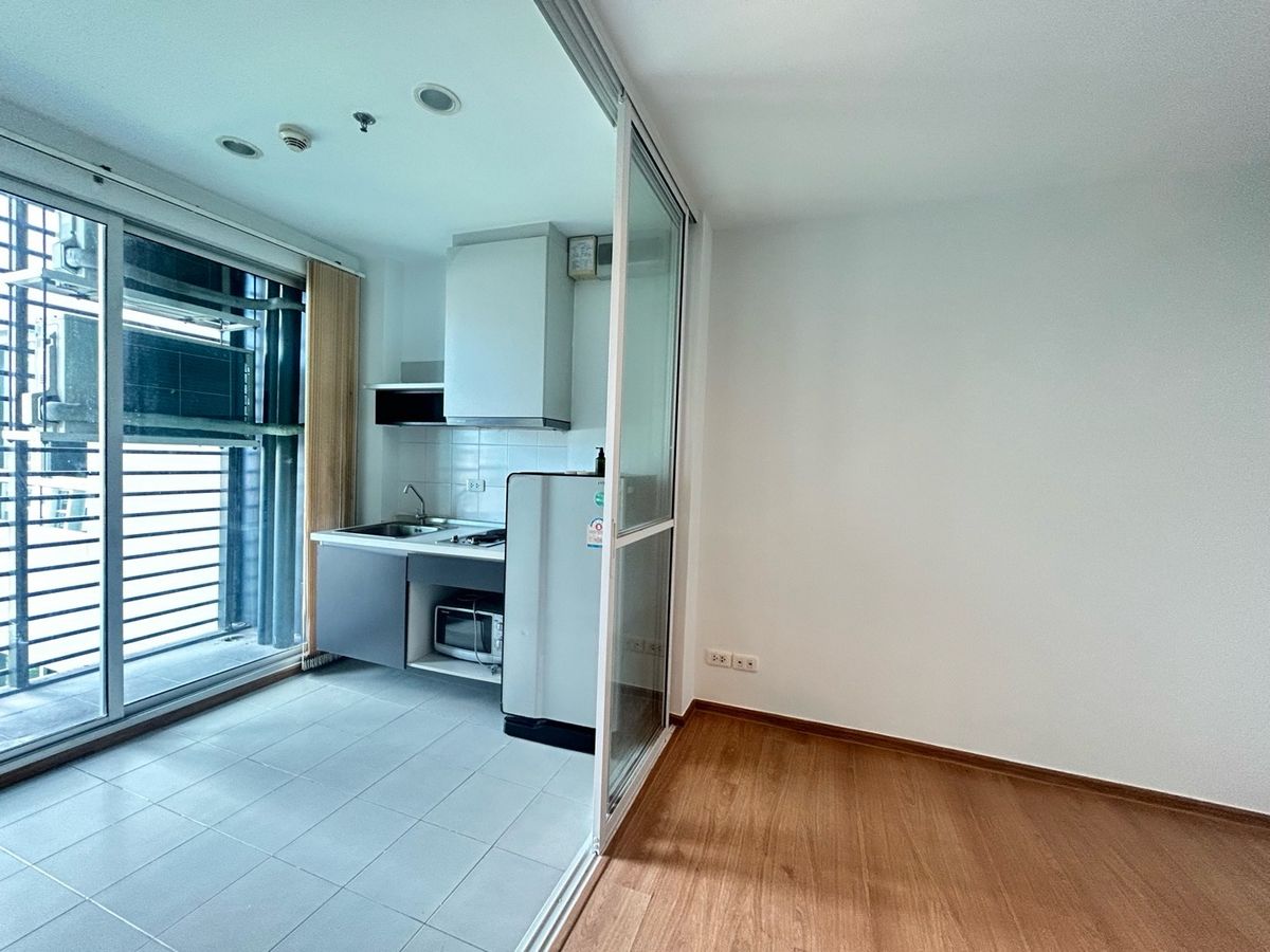 ขายคอนโดอ่อนนุช อุดมสุข : ขาย The base sukhumvit 77 ห้องวิวสระ พร้อมเข้าอยู่ค่ะ