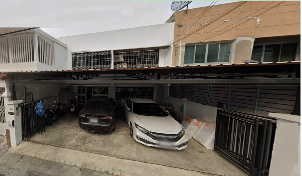 For SaleTownhomeSapankwai,Jatujak : For sale: Townhome near MRT Lat Phrao, only 550 meters, Suphakit Village, 200 sq m, 38 sq wa, suitable for living and office use,.