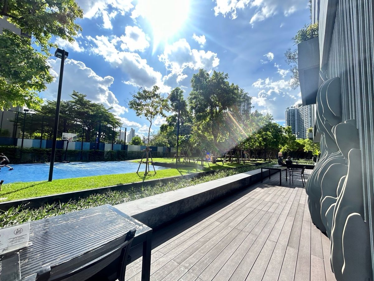 ขายคอนโดอ่อนนุช อุดมสุข : ขาย The base sukhumvit 77 ห้องวิวสระ พร้อมเข้าอยู่ค่ะ