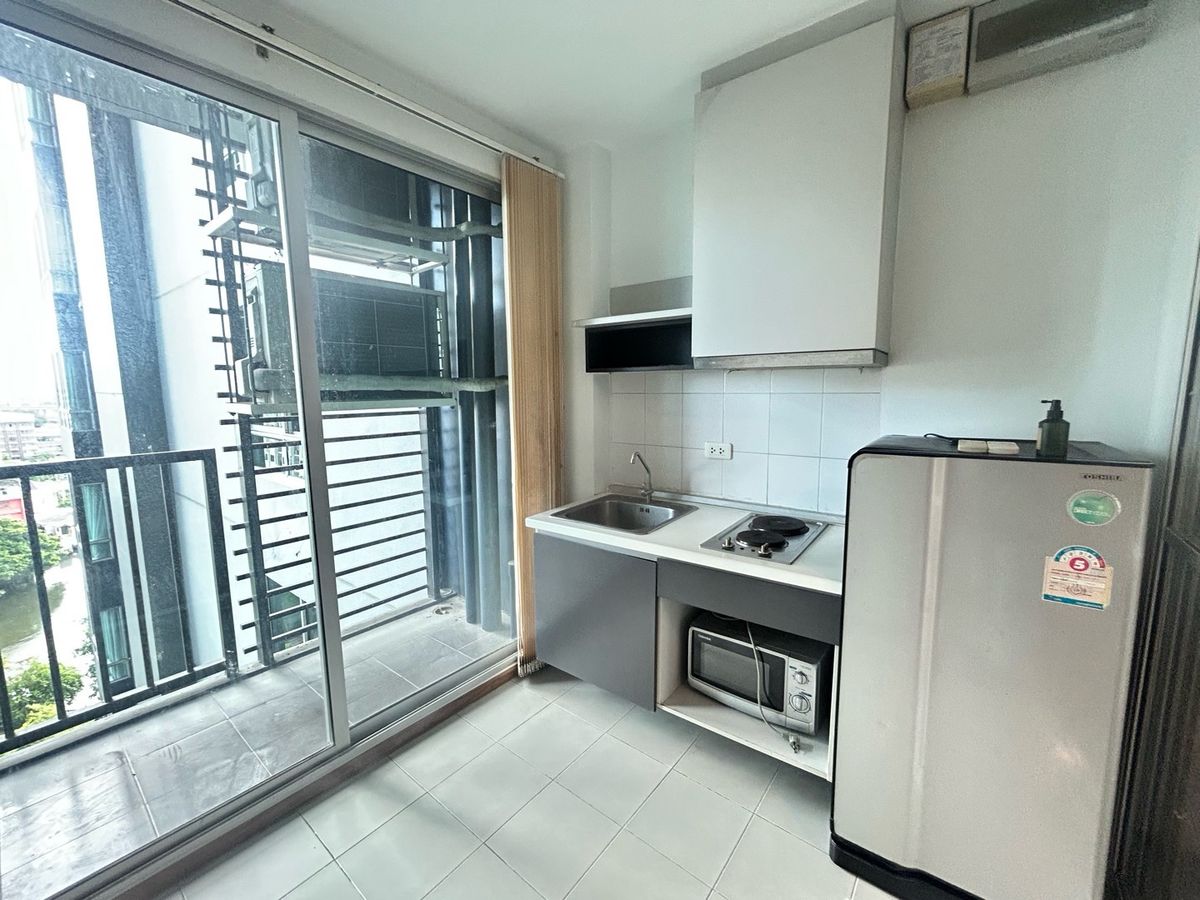 ขายคอนโดอ่อนนุช อุดมสุข : ขาย The base sukhumvit 77 ห้องวิวสระ พร้อมเข้าอยู่ค่ะ