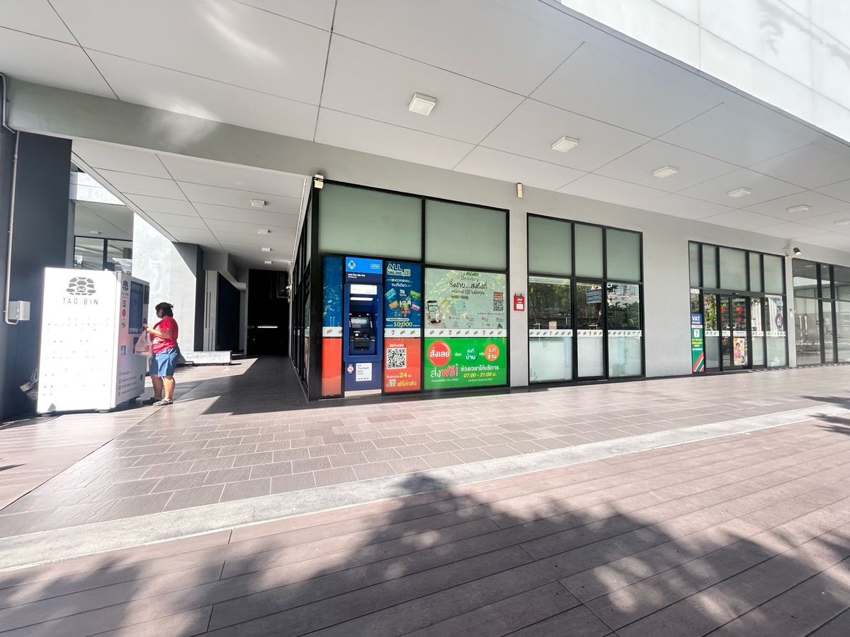 ขายคอนโดอ่อนนุช อุดมสุข : ขาย The base sukhumvit 77 ห้องวิวสระ พร้อมเข้าอยู่ค่ะ