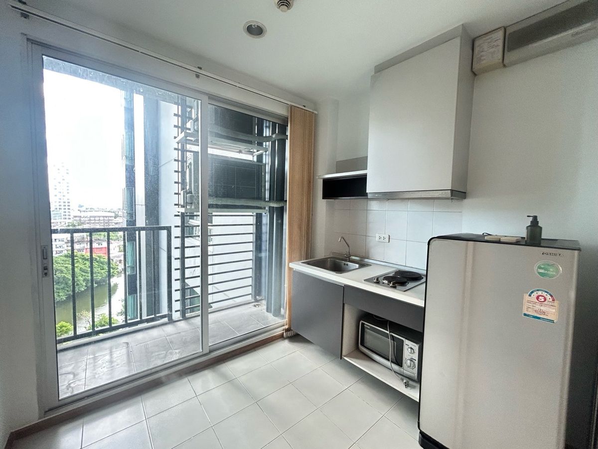 ขายคอนโดอ่อนนุช อุดมสุข : ขาย The base sukhumvit 77 ห้องวิวสระ พร้อมเข้าอยู่ค่ะ