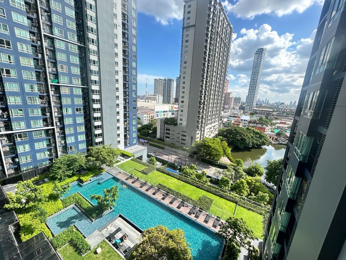 ขายคอนโดอ่อนนุช อุดมสุข : ขาย The base sukhumvit 77 ห้องวิวสระ พร้อมเข้าอยู่ค่ะ