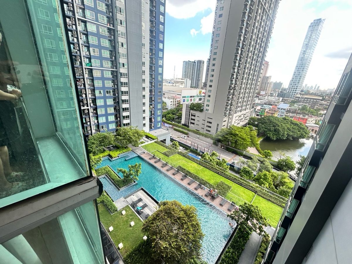 ขายคอนโดอ่อนนุช อุดมสุข : ขาย The base sukhumvit 77 ห้องวิวสระ พร้อมเข้าอยู่ค่ะ