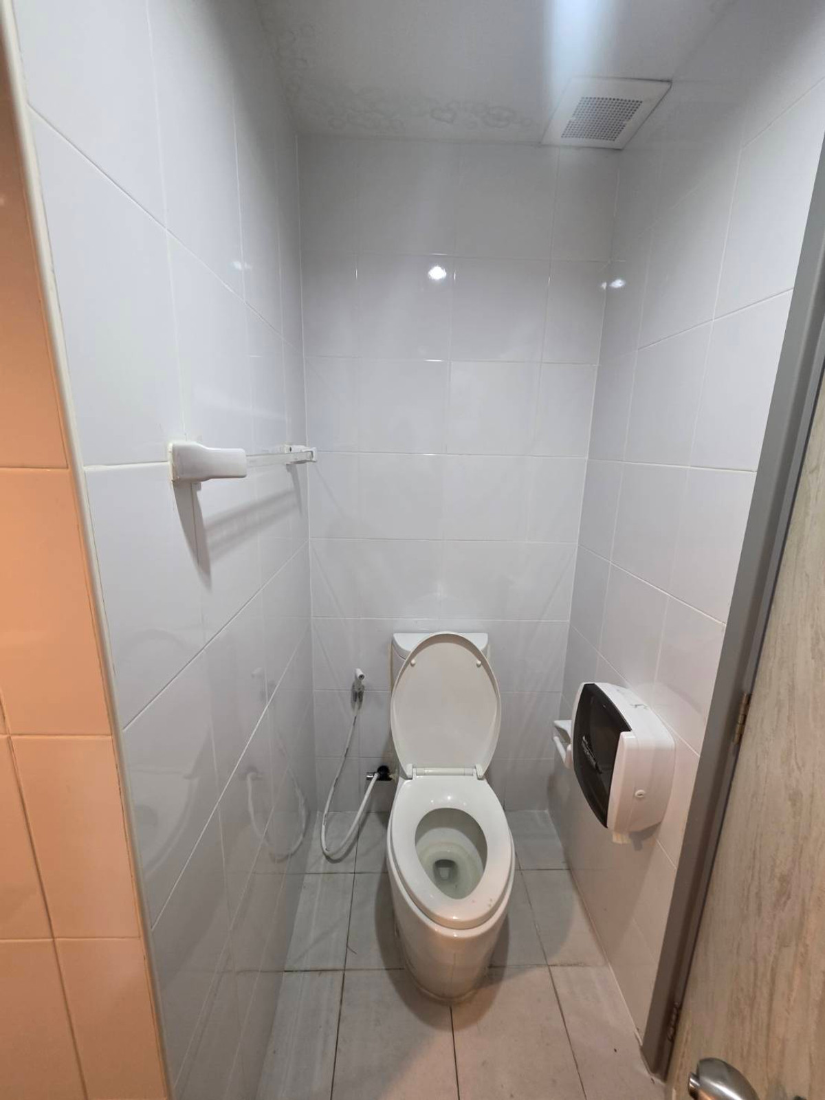 For RentTownhomeChaengwatana, Muangthong : Townhouse for rent, The Connect 41, Chaeng Watthana - Tiwanon, near Lotus Tiwanon, only 5 minutes.