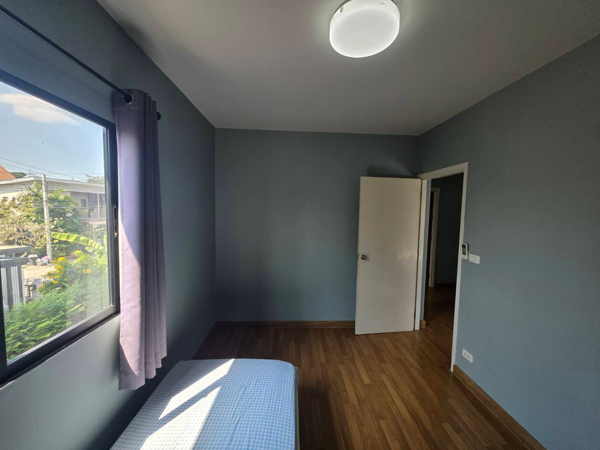 For RentTownhomeChaengwatana, Muangthong : Townhouse for rent, The Connect 41, Chaeng Watthana - Tiwanon, near Lotus Tiwanon, only 5 minutes.