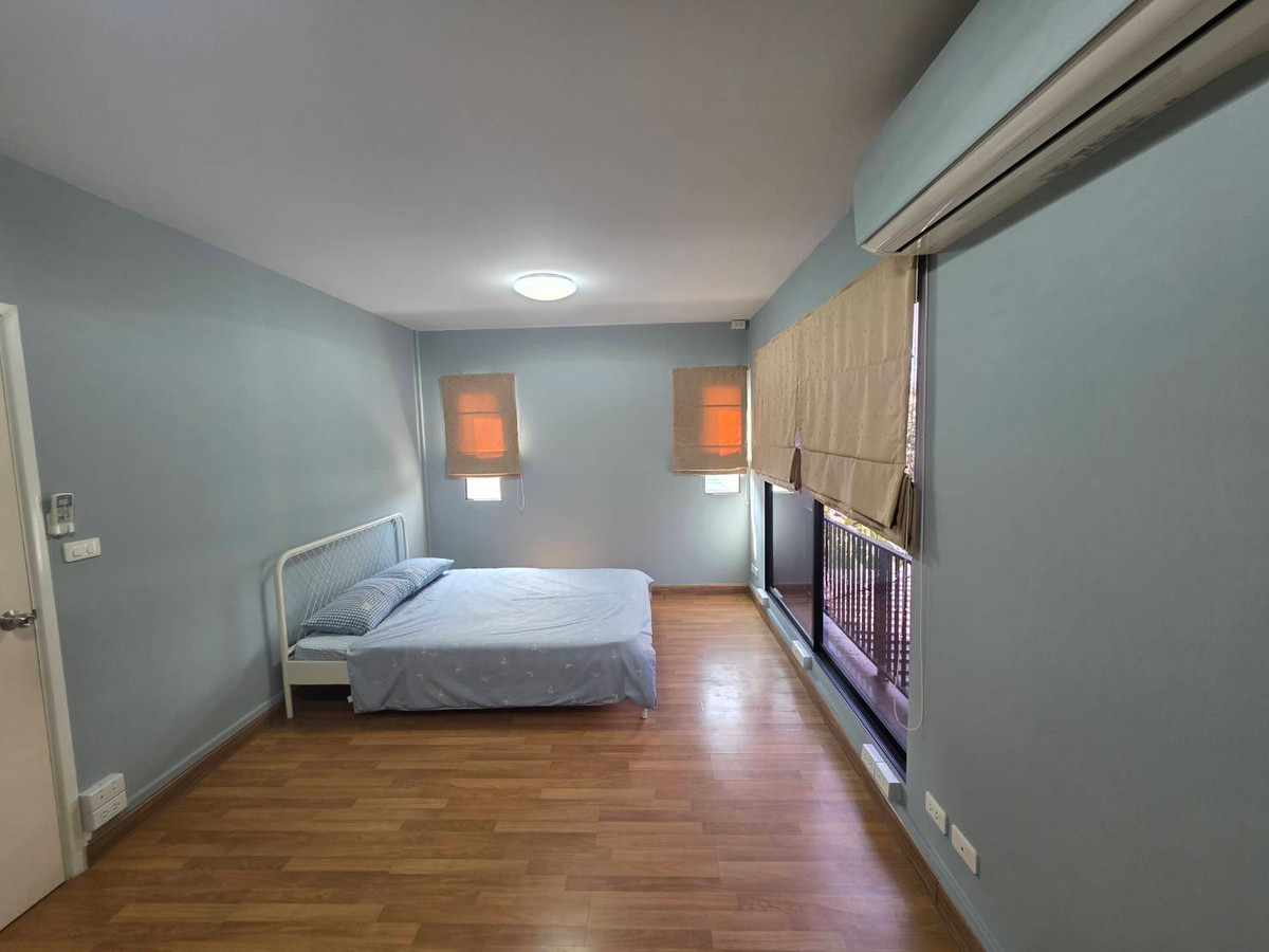 For RentTownhomeChaengwatana, Muangthong : Townhouse for rent, The Connect 41, Chaeng Watthana - Tiwanon, near Lotus Tiwanon, only 5 minutes.