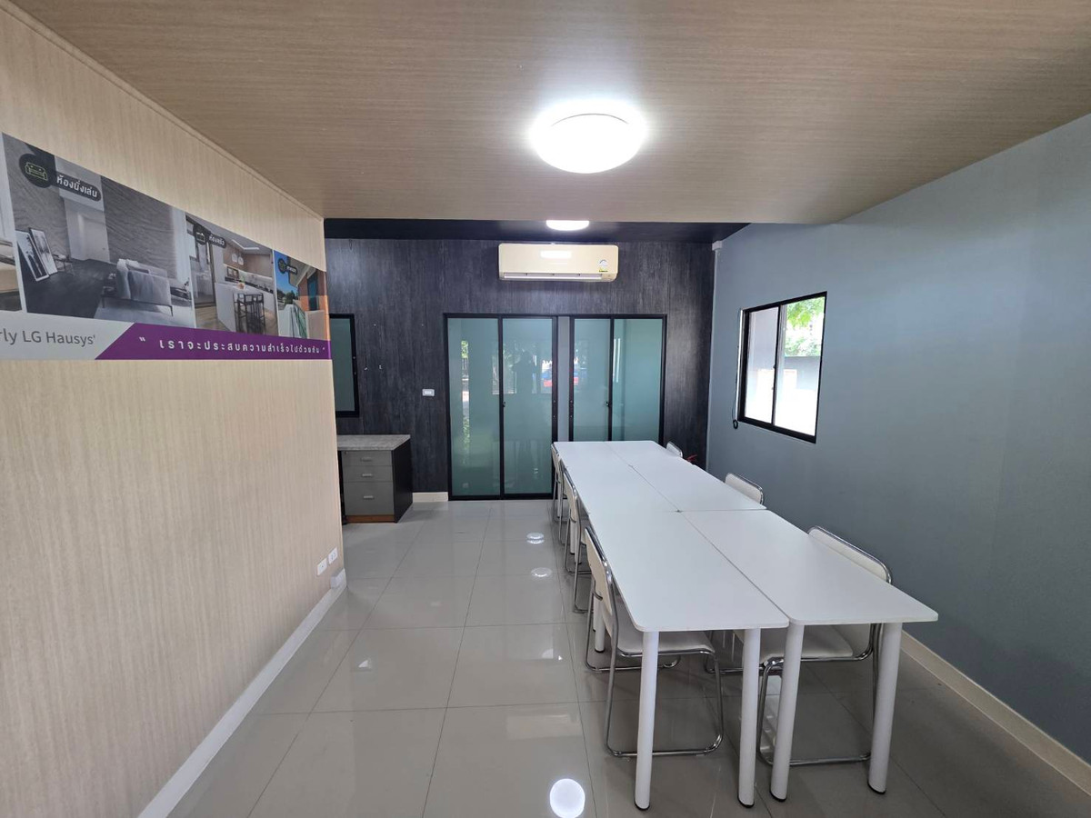 For RentTownhomeChaengwatana, Muangthong : Townhouse for rent, The Connect 41, Chaeng Watthana - Tiwanon, near Lotus Tiwanon, only 5 minutes.