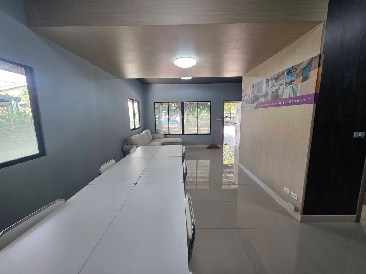 For RentTownhomeChaengwatana, Muangthong : Townhouse for rent, The Connect 41, Chaeng Watthana - Tiwanon, near Lotus Tiwanon, only 5 minutes.