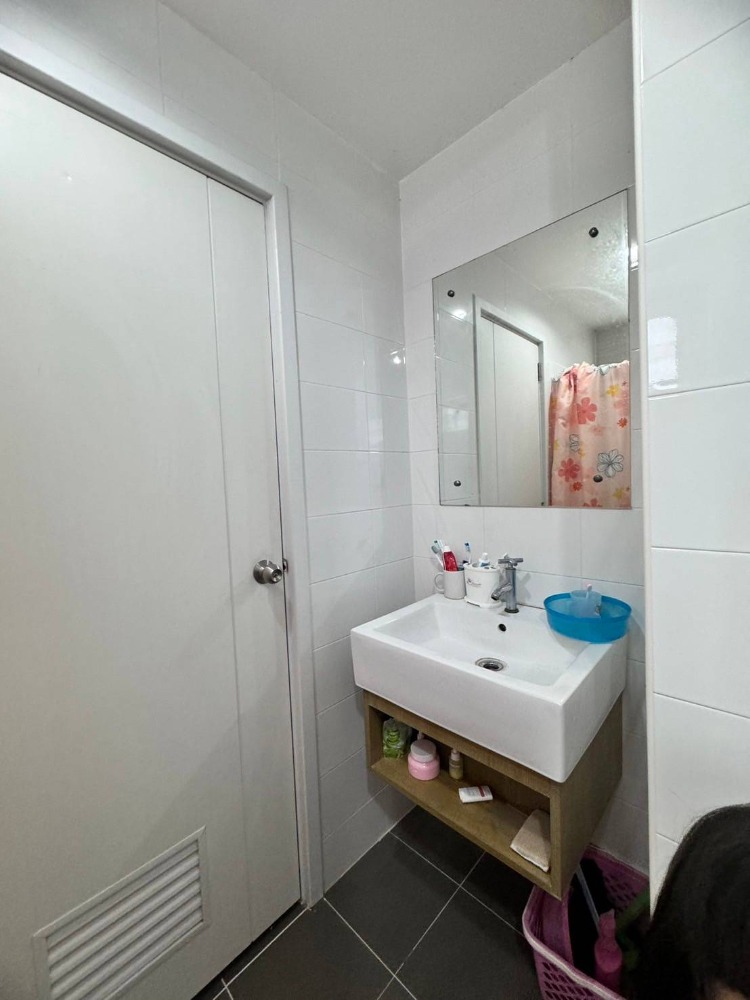 For SaleTownhomePattanakan, Srinakarin : Urgent sale, renovated semi-detached house, Pruksa Ville 50/2, area 38 sq m, 3 bedrooms, 3 free air conditioners, Ratchadaphisek Road, Saphan Sung (N.1453)