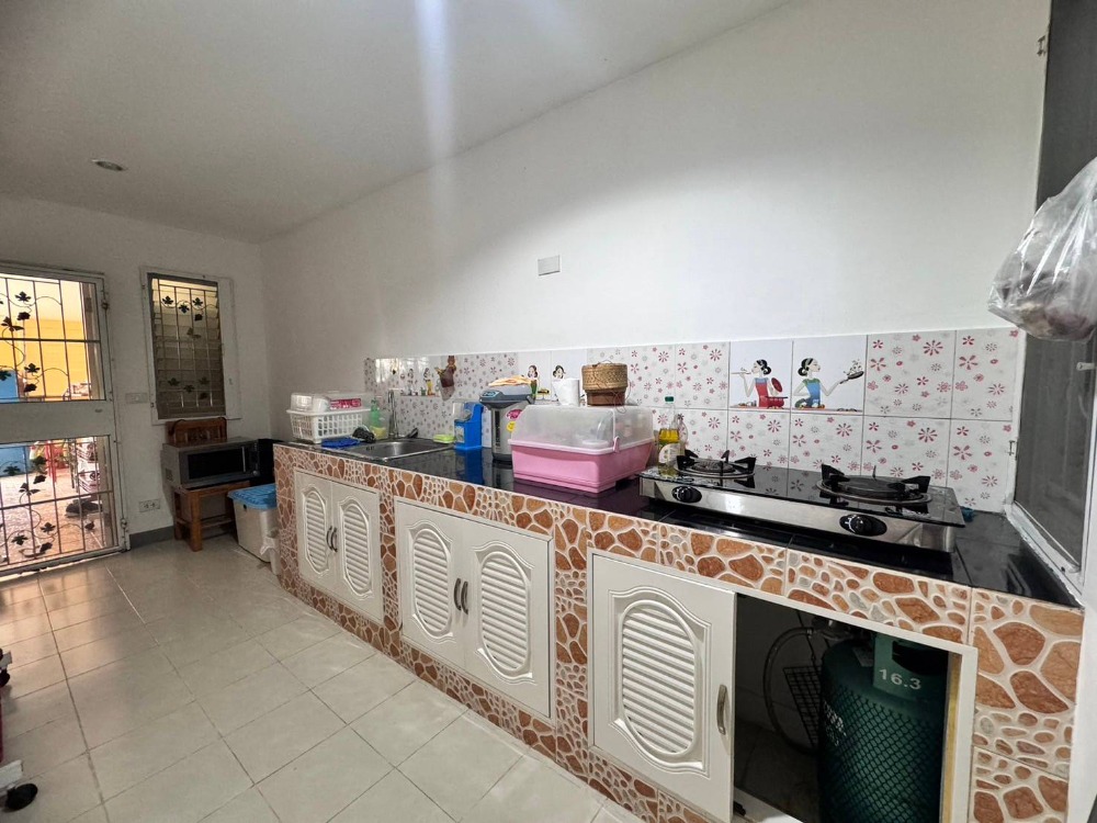 For SaleTownhomePattanakan, Srinakarin : Urgent sale, renovated semi-detached house, Pruksa Ville 50/2, area 38 sq m, 3 bedrooms, 3 free air conditioners, Ratchadaphisek Road, Saphan Sung (N.1453)