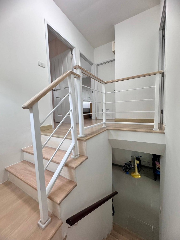 For SaleTownhomePattanakan, Srinakarin : Urgent sale, renovated semi-detached house, Pruksa Ville 50/2, area 38 sq m, 3 bedrooms, 3 free air conditioners, Ratchadaphisek Road, Saphan Sung (N.1453)