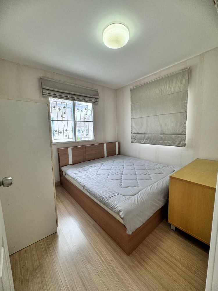 For SaleTownhomePattanakan, Srinakarin : Urgent sale, renovated semi-detached house, Pruksa Ville 50/2, area 38 sq m, 3 bedrooms, 3 free air conditioners, Ratchadaphisek Road, Saphan Sung (N.1453)