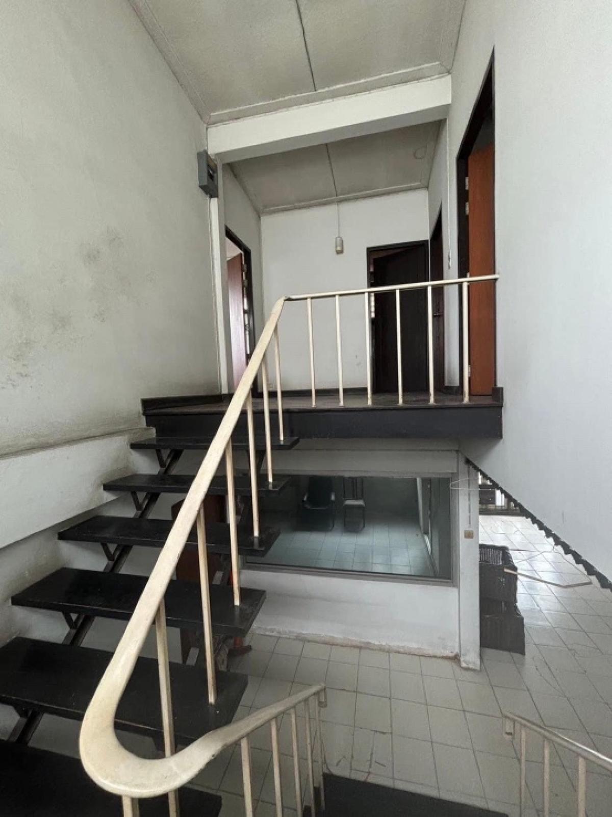 ให้เช่าร้านค้า/ตลาดนัดสุขุมวิท อโศก ทองหล่อ : บ้านเช่าเอกมัย สำหรับ ทำธุรกิจ ซอยเอกมัย 28 สุขุมวิท 63 กรุงเทพ. สำหรับ คาเฟ่, ร้านอาหาร, Italian Food, อาหารญี่ปุ่น, สปา นวดแผนไทย ออนเซน, คลินิก เวลเนส สุขภาพ, Gym /Yoga /Pilates Studio