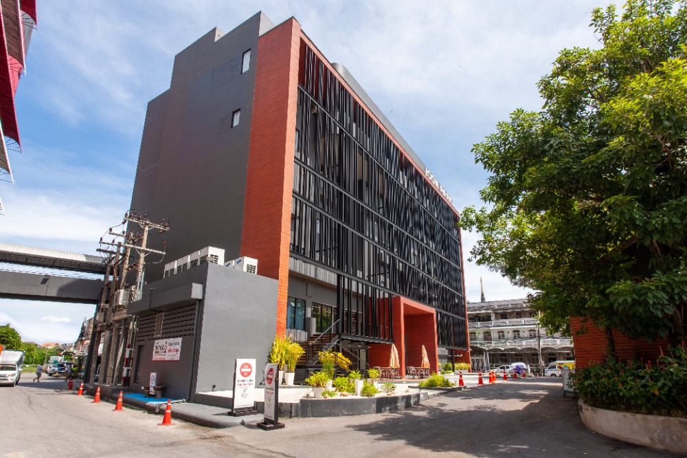For RentChiang Mai : Discover many ways to work your way in Regus Icon Park