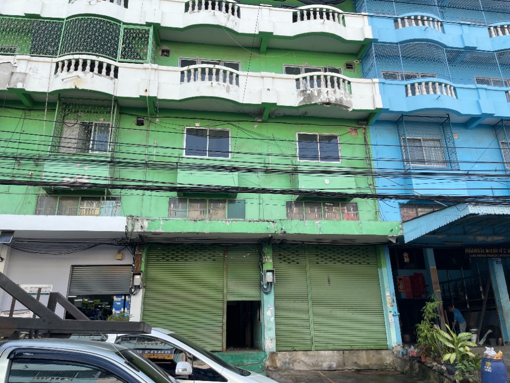 For SaleShop HouseSamut Prakan,Samrong : For sale: 2 commercial buildings next to each other, 4 floors, special price, opposite Big C Bang Phli