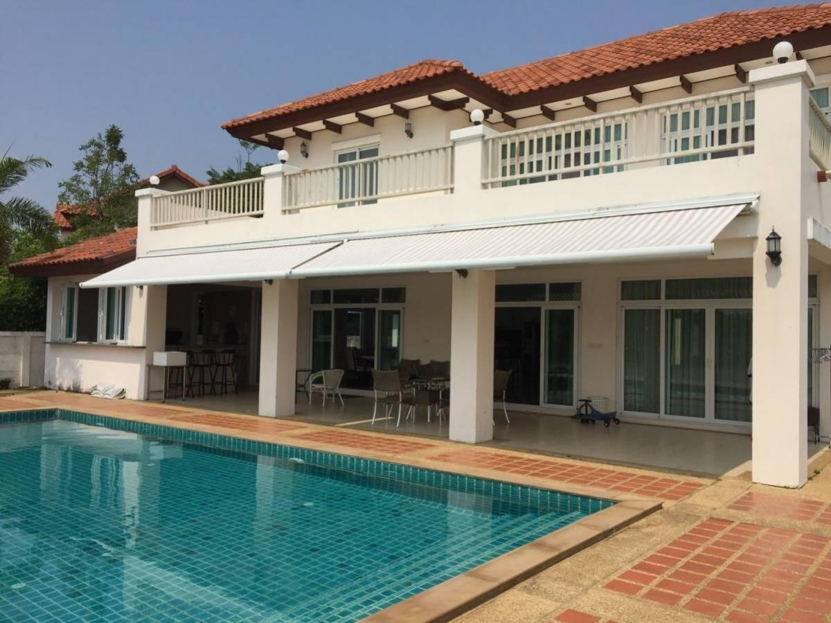 For SaleHouseRama 2, Bang Khun Thian : A 304 sq.wah lakeside house with a swimming pool, 6 bedrooms, and 5 bathrooms. The owner, a Canadian, is selling urgently.