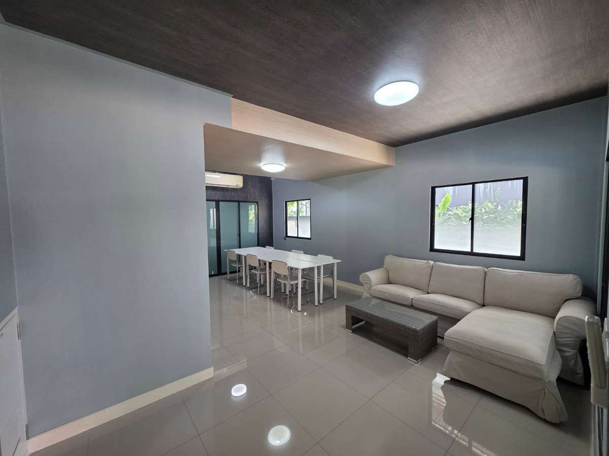 For RentTownhomeChaengwatana, Muangthong : Townhouse for rent, The Connect 41, Chaeng Watthana - Tiwanon, near Lotus Tiwanon, only 5 minutes.