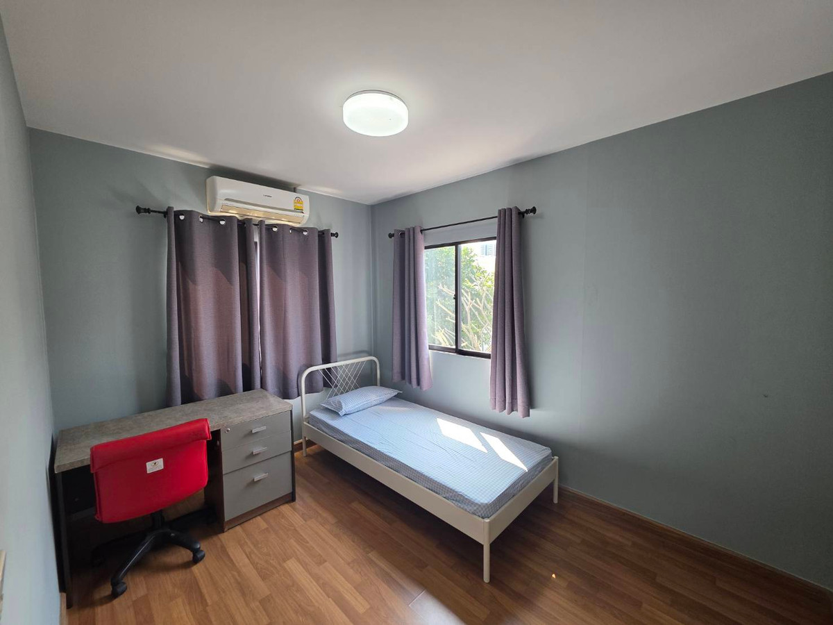 For RentTownhomeChaengwatana, Muangthong : Townhouse for rent, The Connect 41, Chaeng Watthana - Tiwanon, near Lotus Tiwanon, only 5 minutes.