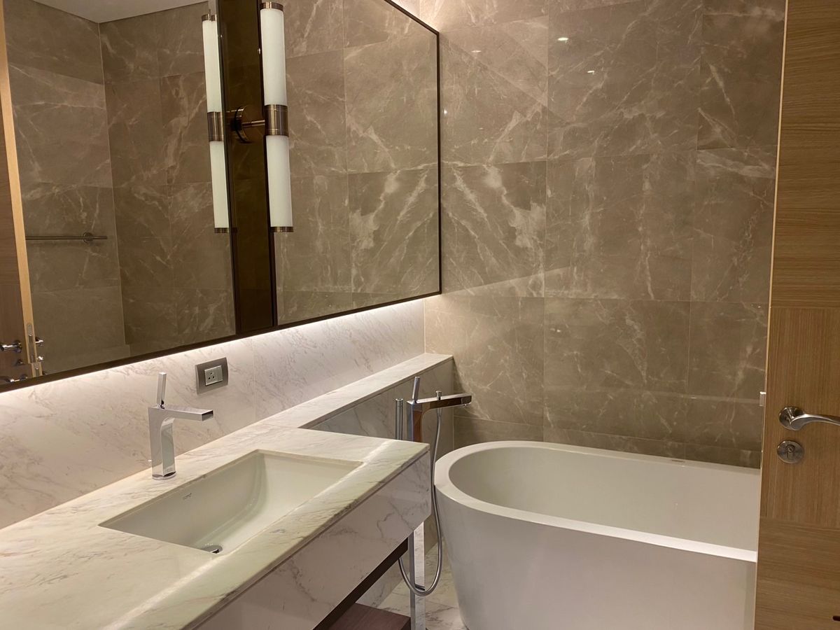 For SaleCondoWitthayu, Chidlom, Langsuan, Ploenchit : Rare Unit! Luxury 3BR at Sindhorn Residence is worth for living and investing as this is one of the most wanted place and area in BKK