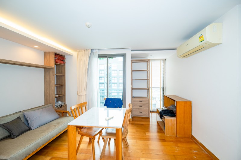 For RentCondoSukhumvit, Asoke, Thonglor : Via Botani is conveniently located to BTS Thonglor and the Japanese community.