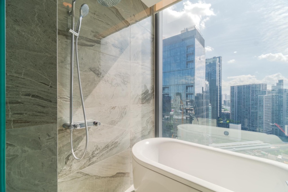 For RentCondoSukhumvit, Asoke, Thonglor : 🚩 Luxury Living in the heart of Sukhumvit! ✨2 bedrooms | 3 bathrooms | 115 sq m. Private city view