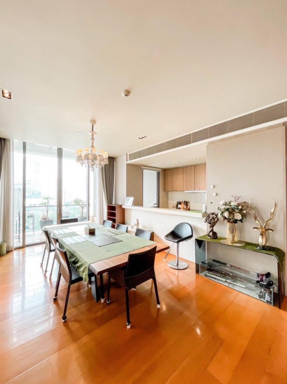 For SaleCondoSathorn, Narathiwat : 📢👇 Rare item  Luxury penthouse duplex, private lift, spacious living room , unblocked view, located in Sathorn, next to Sukhothai Hotel. There are three exits: one to Soi Suan Phlu , Soi Nanta(Sathon 1),  Sukhothai hotel ( south Sathon ), conceige serv
