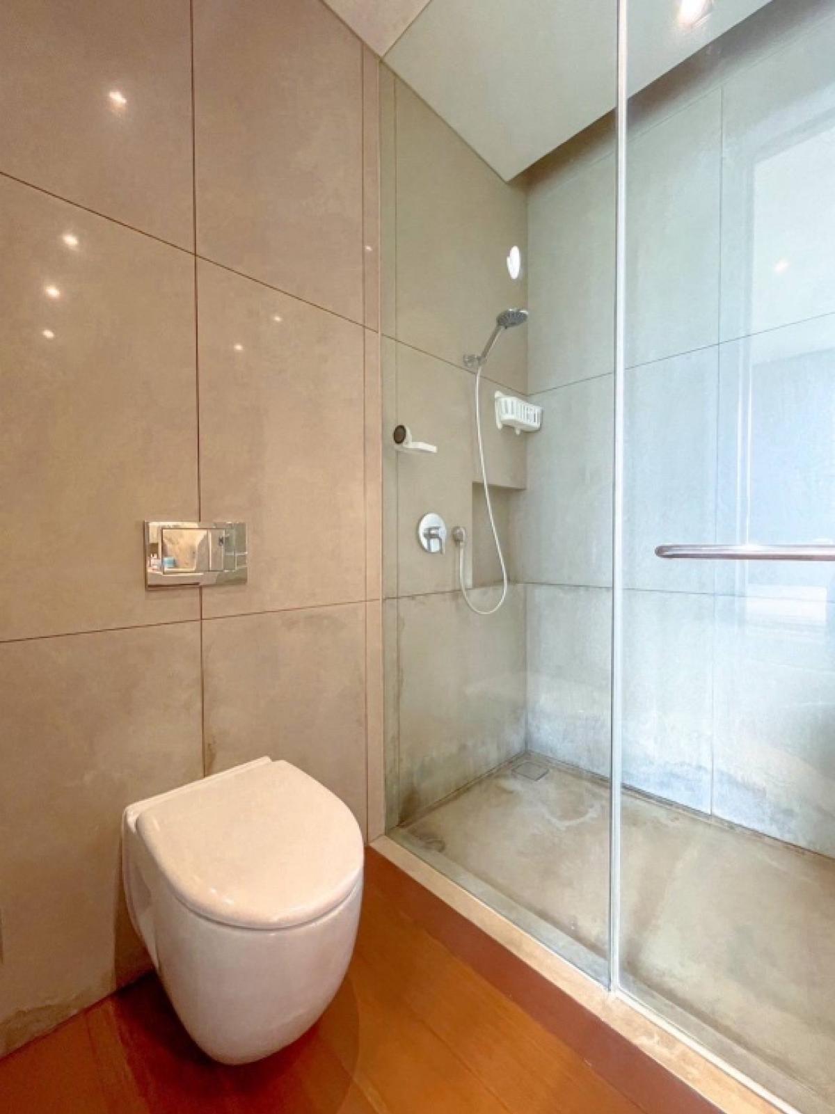 For SaleCondoSathorn, Narathiwat : 📢👇 Rare item  Luxury penthouse duplex, private lift, spacious living room , unblocked view, located in Sathorn, next to Sukhothai Hotel. There are three exits: one to Soi Suan Phlu , Soi Nanta(Sathon 1),  Sukhothai hotel ( south Sathon ), conceige serv