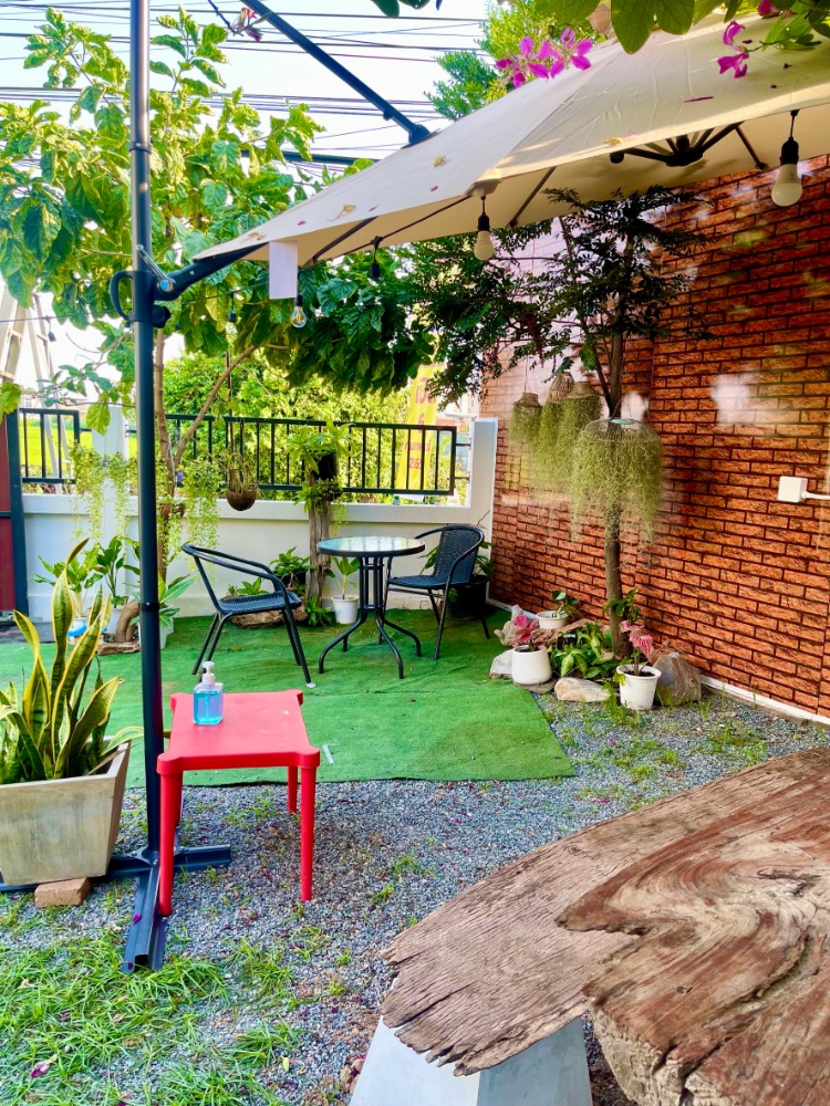 ขายบ้านนครสวรรค์ : 2-storey detached house for sale with cafe, Narucha Tha Thong Village (S06-1054)