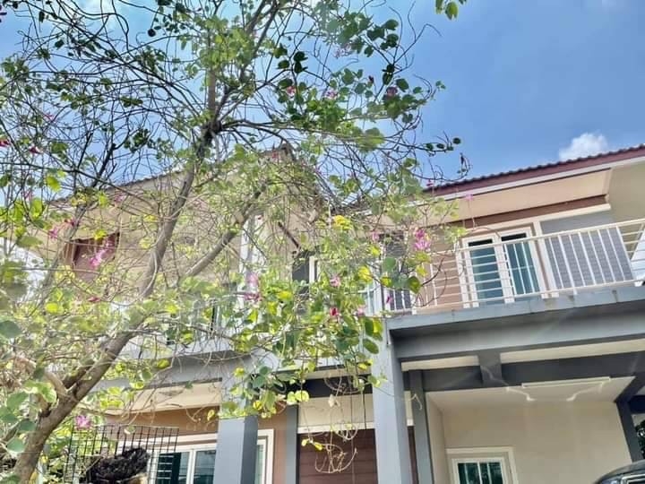 ขายบ้านนครสวรรค์ : 2-storey detached house for sale with cafe, Narucha Tha Thong Village (S06-1054)