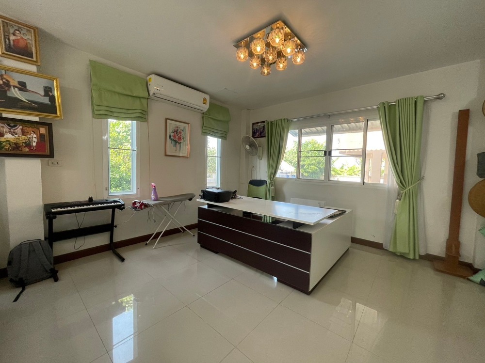 ขายบ้านนครสวรรค์ : 2-storey detached house for sale with cafe, Narucha Tha Thong Village (S06-1054)