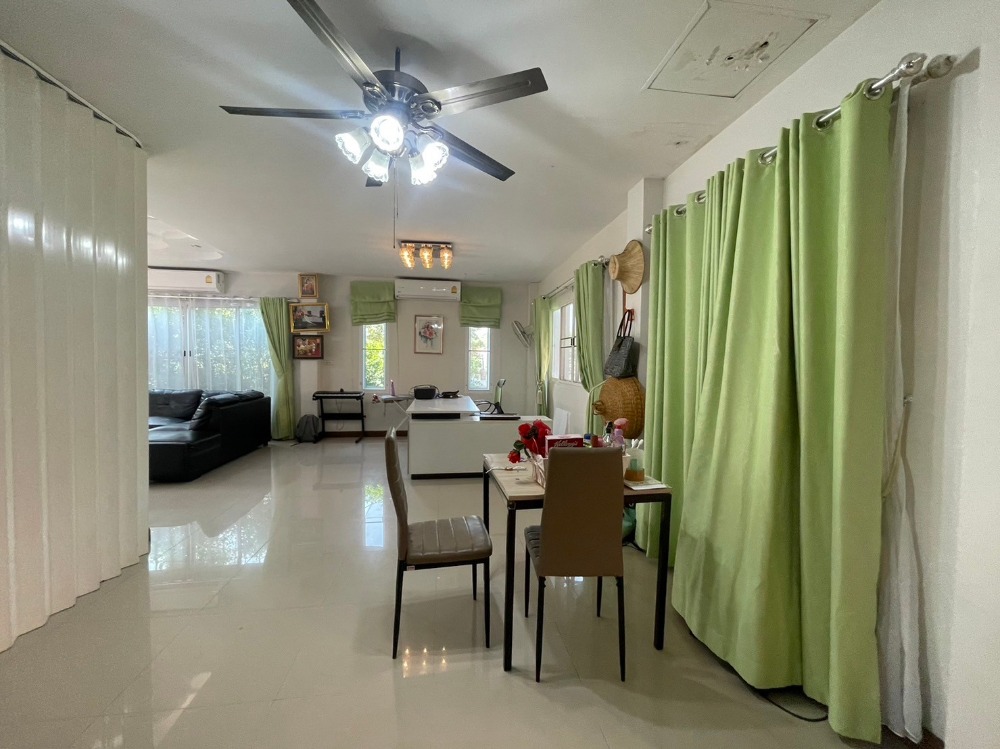 ขายบ้านนครสวรรค์ : 2-storey detached house for sale with cafe, Narucha Tha Thong Village (S06-1054)