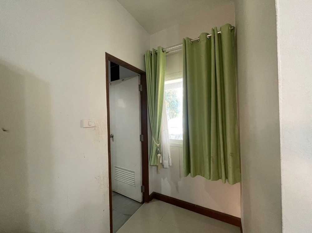 ขายบ้านนครสวรรค์ : 2-storey detached house for sale with cafe, Narucha Tha Thong Village (S06-1054)