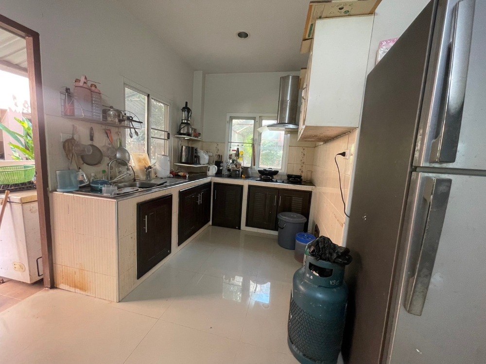 ขายบ้านนครสวรรค์ : 2-storey detached house for sale with cafe, Narucha Tha Thong Village (S06-1054)