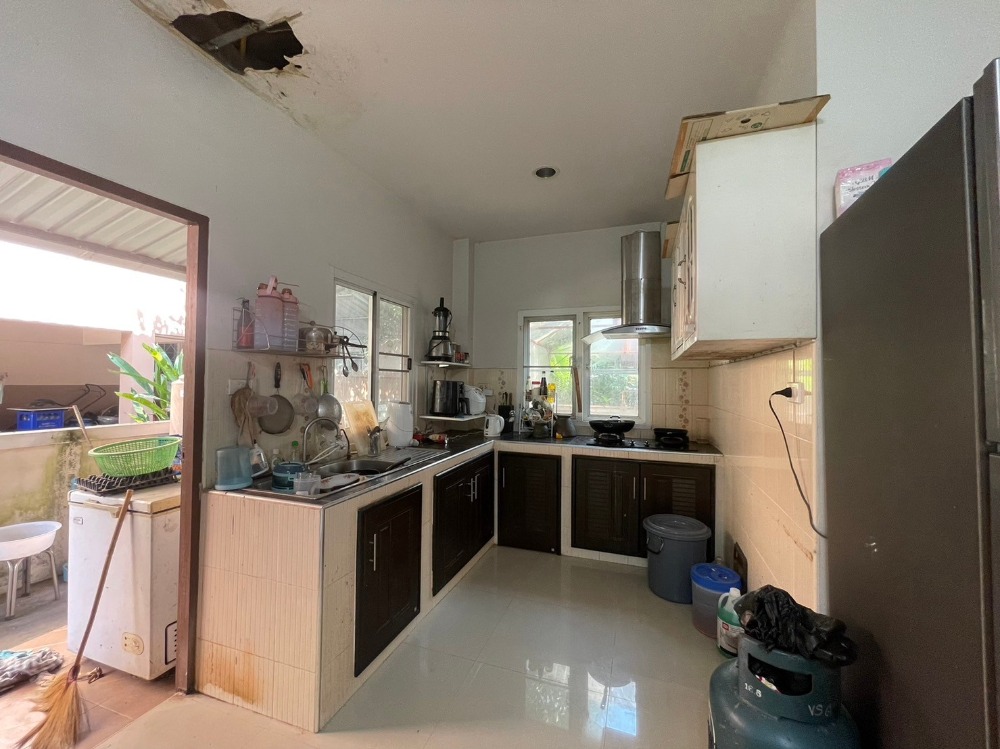 ขายบ้านนครสวรรค์ : 2-storey detached house for sale with cafe, Narucha Tha Thong Village (S06-1054)