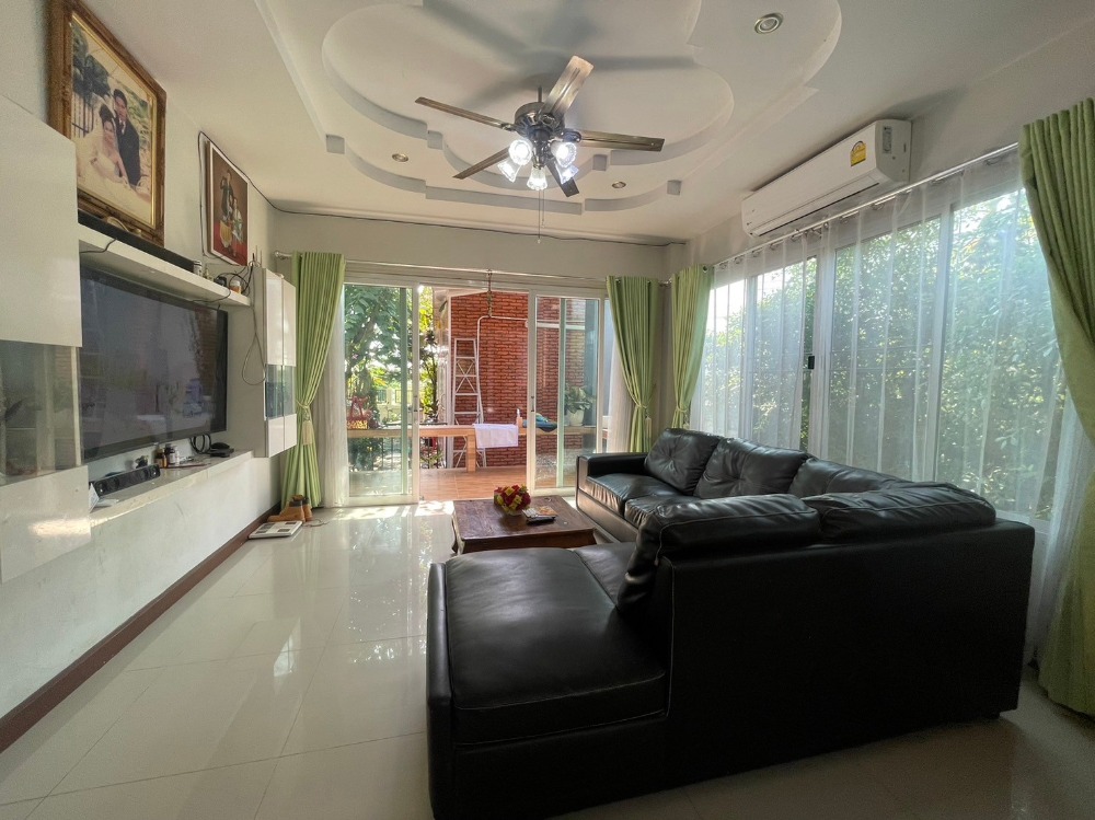 ขายบ้านนครสวรรค์ : 2-storey detached house for sale with cafe, Narucha Tha Thong Village (S06-1054)