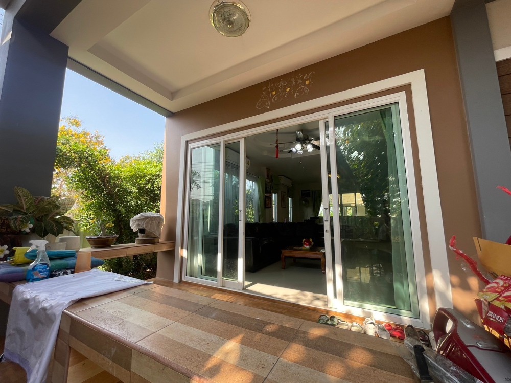 ขายบ้านนครสวรรค์ : 2-storey detached house for sale with cafe, Narucha Tha Thong Village (S06-1054)