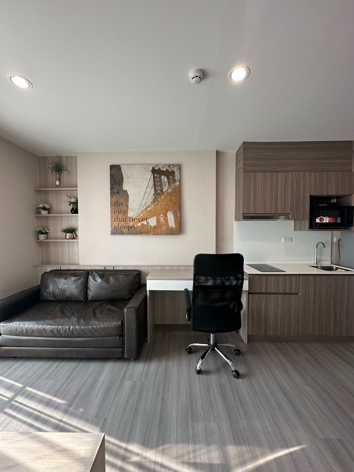 ให้เช่าคอนโดปิ่นเกล้า จรัญสนิทวงศ์ : ✔️Ready to move in✔️The Parkland Charun-Pinklao 1 ห้องนอน 1 ห้องน้ำขนาด 30 ตรม. ชั้น 21 ตึก C 💰15,000 บาท/เดือน สัญญา 1 ปี ล่วงหน้า 1 เดือน ประกันความเสียหาย 2 เดือน📌Line : kornkamolnwz | 098-259-9352 [Owner K.Now]  ไม่รับเอเจ้นท์