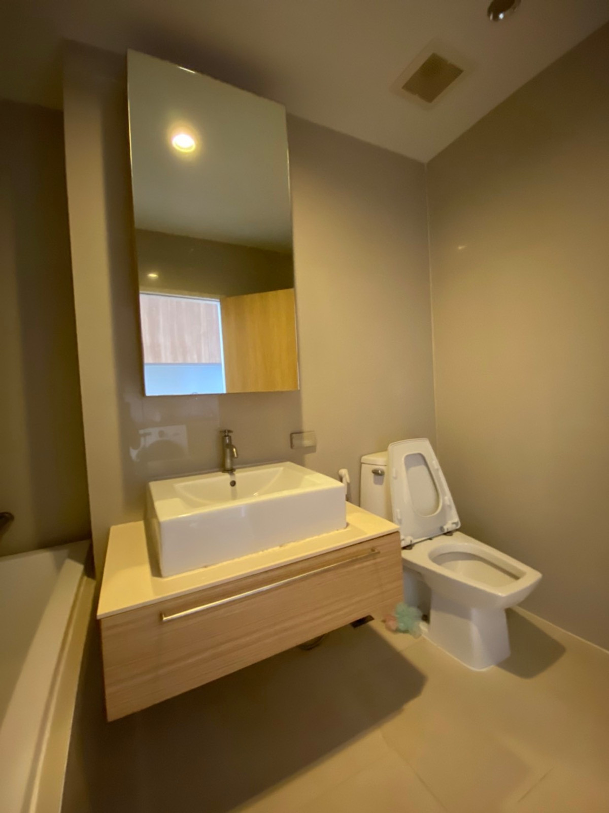 ให้เช่าคอนโดลาดพร้าว เซ็นทรัลลาดพร้าว : ให้เช่า 🌈✨ The Issara Ladprao  34 Sq.m 13,500 บาท ชั้นสูงวิวสวย ราคาถูกมาก โทร 092-2462653 Donut