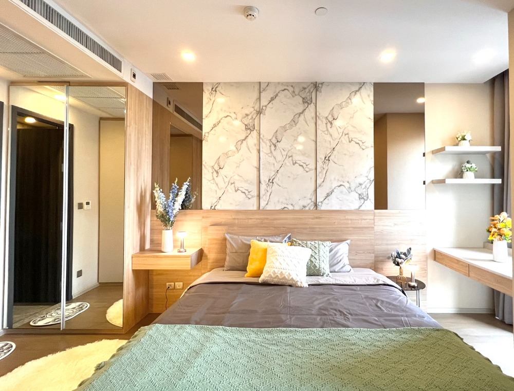 For RentCondoSukhumvit, Asoke, Thonglor : ★ Ashton Asoke ★ 35 sq m., 26th floor (1 bedroom, 1 bathroom), ★ 20 meters to MRT Sukhumvit and 230 meters to BTS Asoke ★ Near Termanal 21 and Emsphere ★ Many amenities ★ Complete electrical appliances