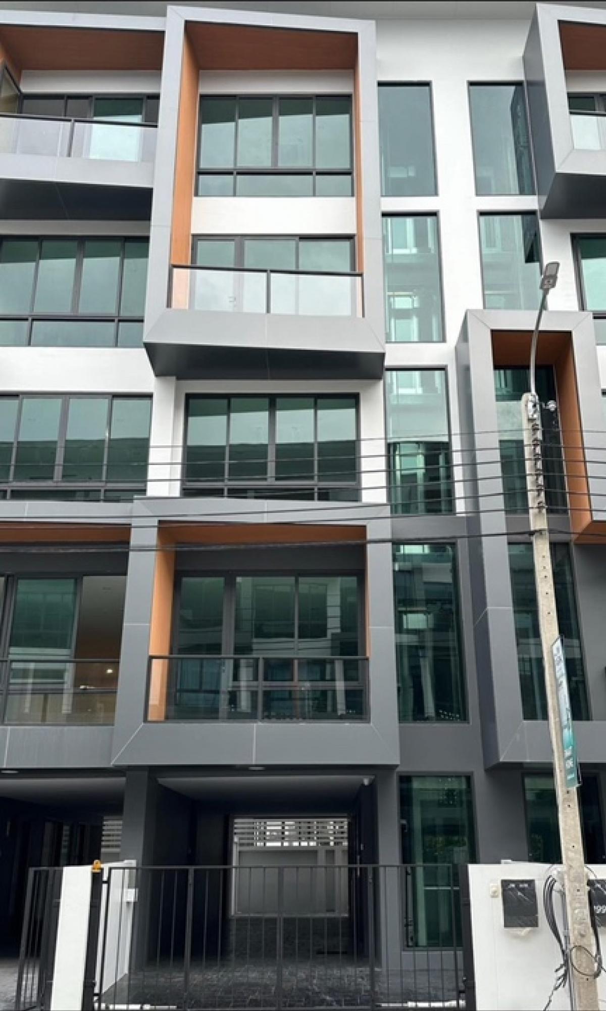 For RentHome OfficePattanakan, Srinakarin : Rental Home Office (Office, Studio, Clinic), Krungthep Kreetha -Rama 9, Hua Mak, Bangkok.