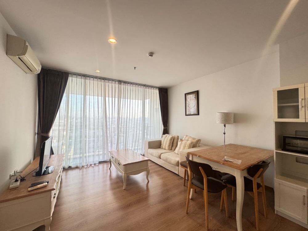 ให้เช่าคอนโดลาดพร้าว เซ็นทรัลลาดพร้าว : ให้เช่า ⚡️ The Issara Ladprao 1 bed 1 bath 52 Sq.m 22,000 บาท ชั้นสูงทิศใต้ โทร 092-2462653 Donut