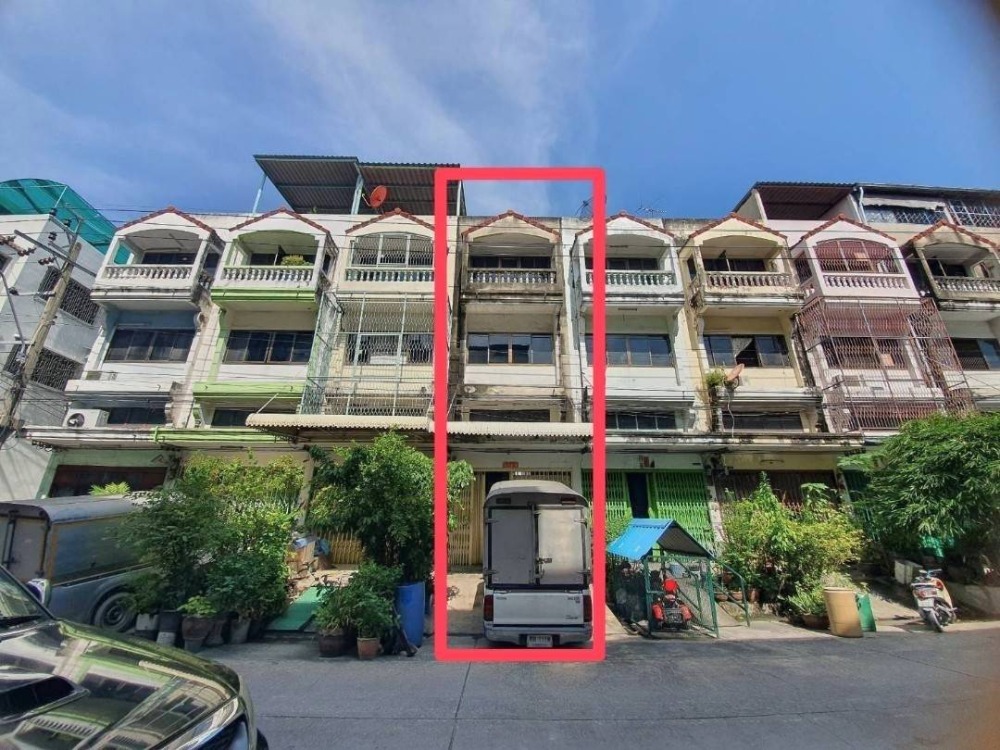 For SaleShop HouseEakachai, Bang Bon : For sale: Commercial building, 3.5 floors, DK Village, Bang Bon-Rama 2, very good location, near the market, near 7-11, sold as is.