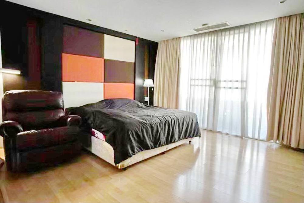 For RentTownhomeRatchadapisek, Huaikwang, Suttisan : HK0164😊 For RENT Townhouse for rent, 4.5 floors, 🚪4 bedrooms🚄near MRT Sutthisan🏢Huai Khwang🔔House area: 46 sq m🔔Usable area: 550 sq m💲Rent: 80,000฿📞O99-5919653,O65-9423251✅LineID:@sureresidence