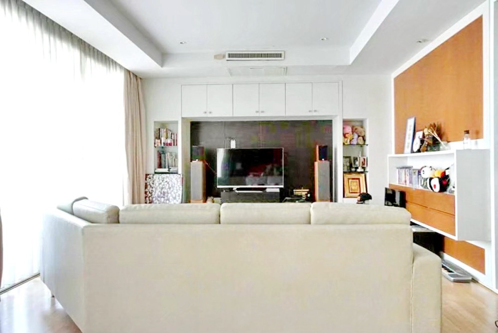 For RentTownhomeRatchadapisek, Huaikwang, Suttisan : HK0164😊 For RENT Townhouse for rent, 4.5 floors, 🚪4 bedrooms🚄near MRT Sutthisan🏢Huai Khwang🔔House area: 46 sq m🔔Usable area: 550 sq m💲Rent: 80,000฿📞O99-5919653,O65-9423251✅LineID:@sureresidence