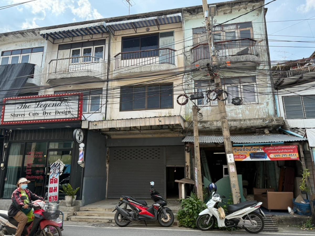 For SaleShop HouseRattanathibet, Sanambinna : For sale: 3-storey shophouse, 21.5 sq.w., opposite the Government Lottery Office, Sanambinnam, enter Soi Nonthaburi 46, only 20 meters, 3.2 million