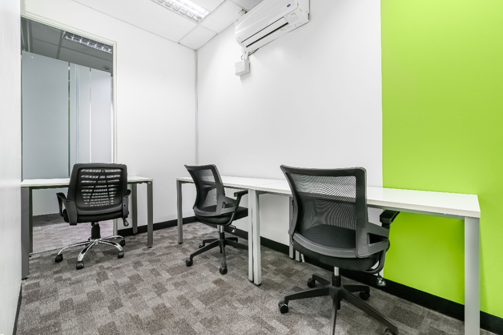 ให้เช่าสำนักงานรัชดา ห้วยขวาง : Open plan office space for 15 persons in Regus Singha Complex